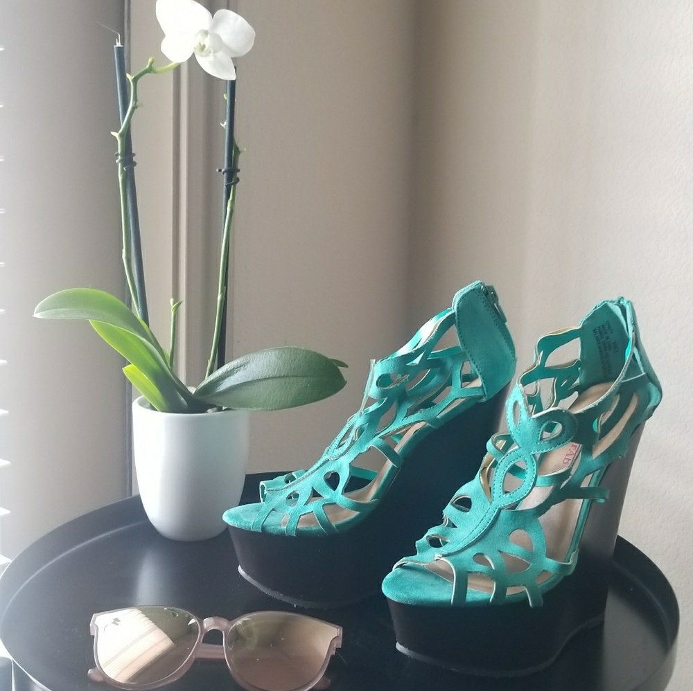 5 Inch JustFab Turquoise/Brown Wedges